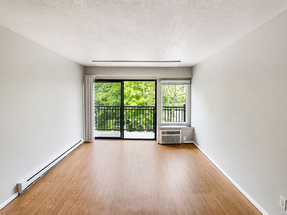 1st image of 720 W Michigan Ave APT 204