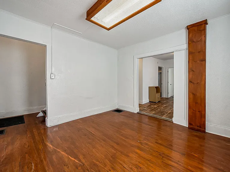 312 Ballard St — Photo 5