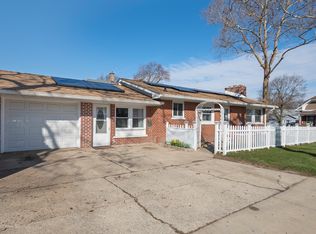 696 Sheridan Ave, Aurora, IL 60505