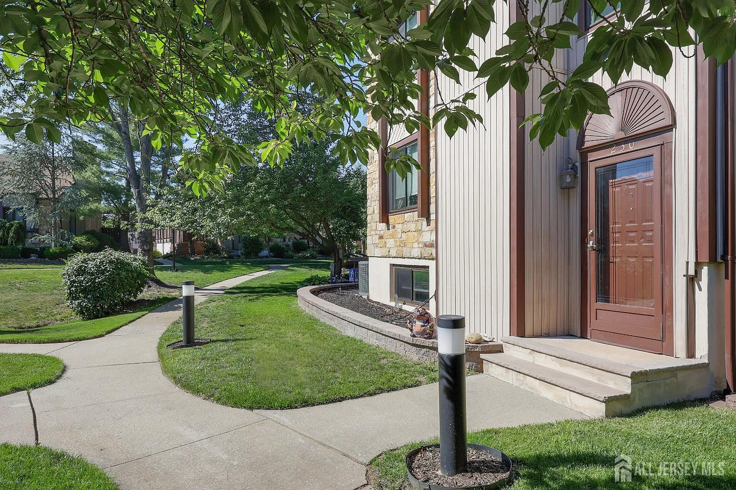 3 bed, 2.5 bath, $3,500 — Photo 3