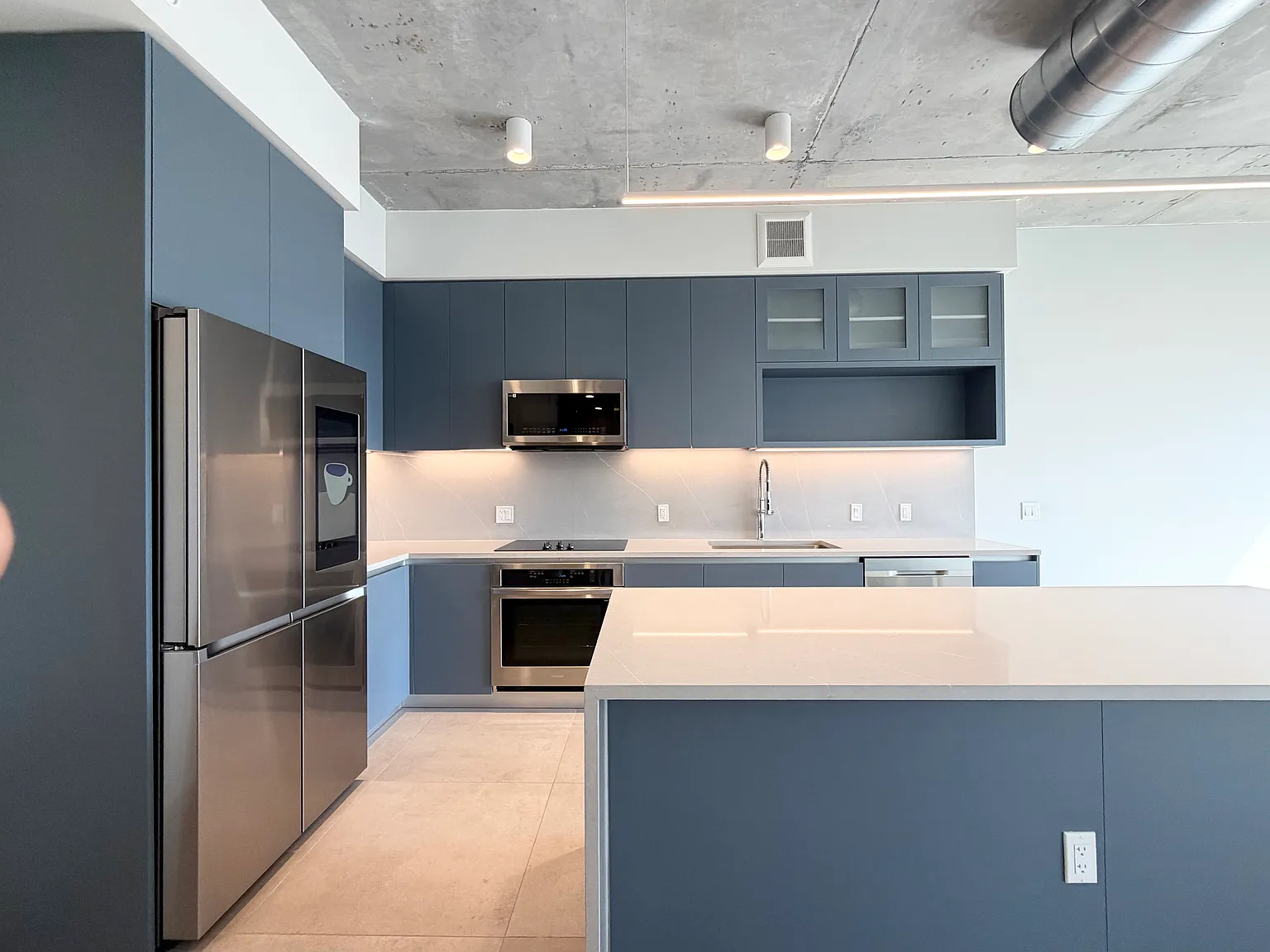 1 bed, 648 sqft, $2,300 — Photo 3