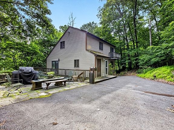 2nd image of 1 Hillside Ave