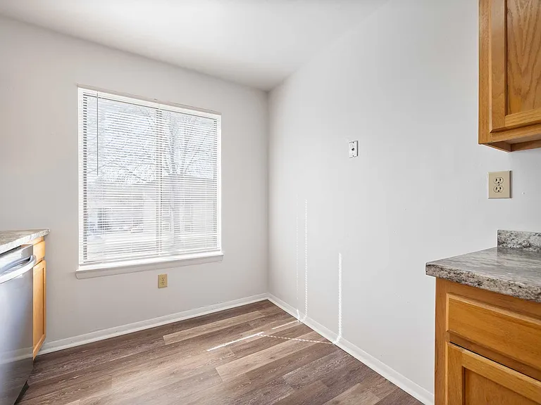 Foxridge Apartment Homes — Photo 167
