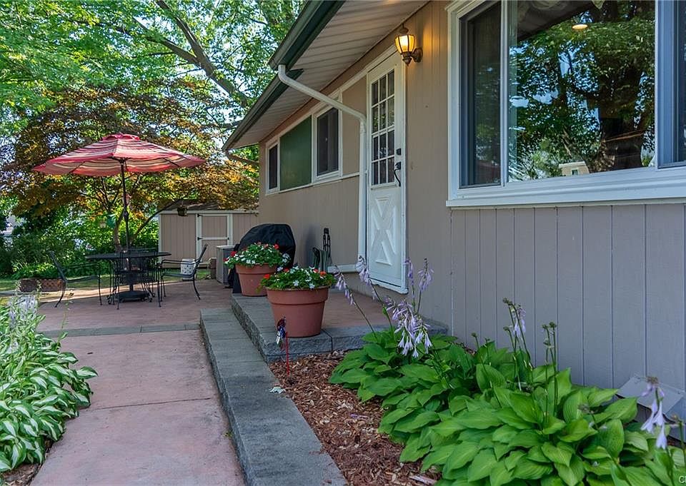 1st image of 301 Sunflower Dr