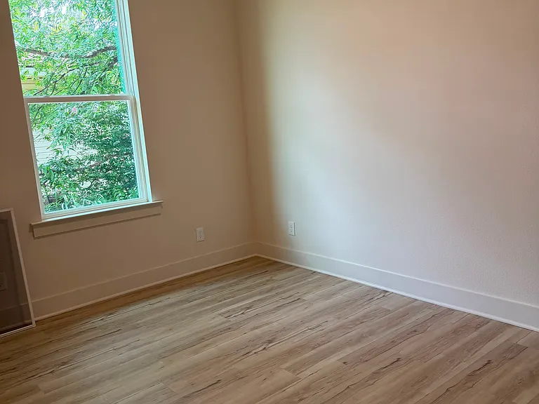 607 N Main St — Photo 11