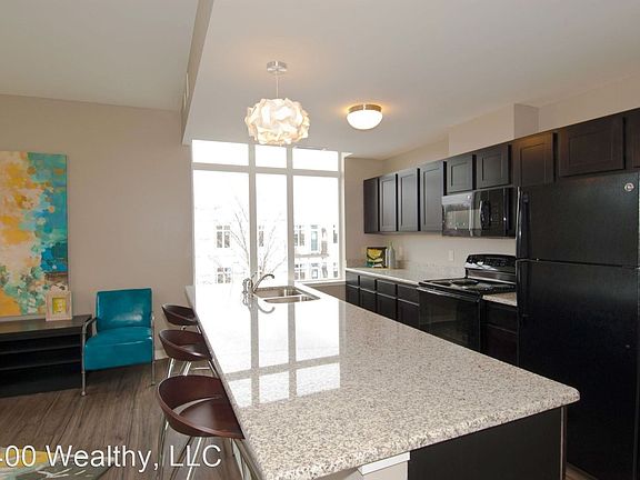 5th image of 1415 Wealthy St SE APT 206