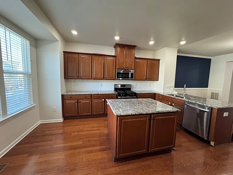 723 Edgewater Ridge Ct — Photo 5