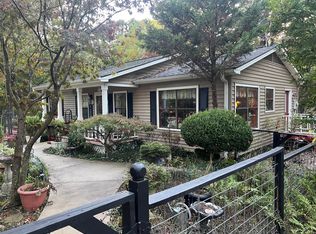 16113 Walnut Dr, Fayetteville, AR 72704