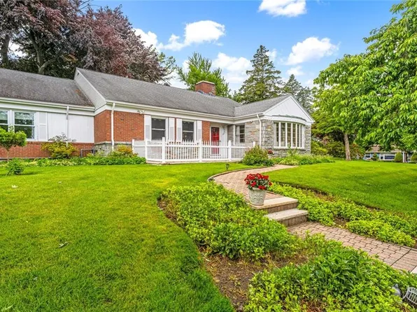 133 Tupelo Hill Dr, Cranston, RI 02920