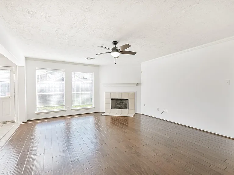 2507 Liza Ct — Photo 6