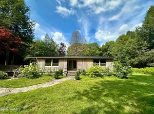 809 Leonhardt Rd, Becket, MA 01223
