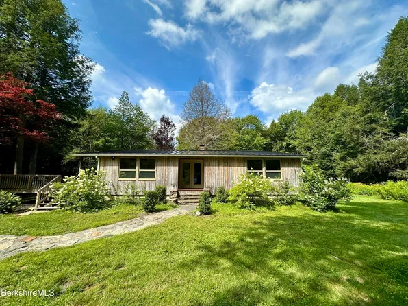 809 Leonhardt Rd, Becket, MA 01223