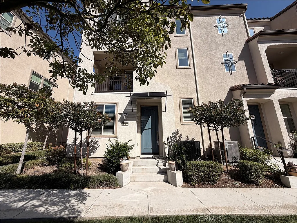 4 bed, 3.5 bath, 1834 sqft, $4,500 — Photo 3