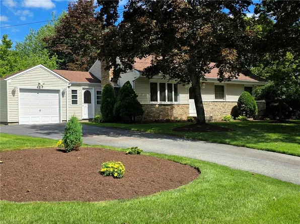 8 Continental Rd, Smithfield, RI 02828