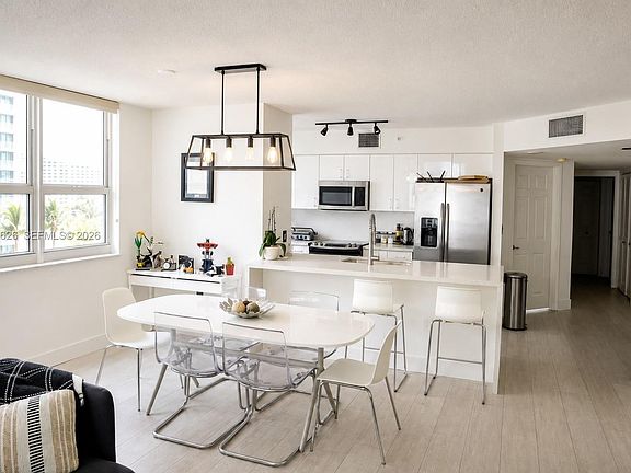 3rd image of 1155 Brickell Bay Dr APT 902