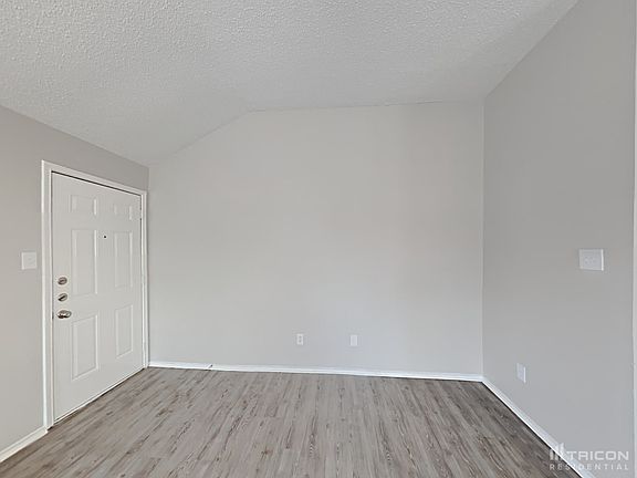 3rd image of 1357 Rosewood Ln