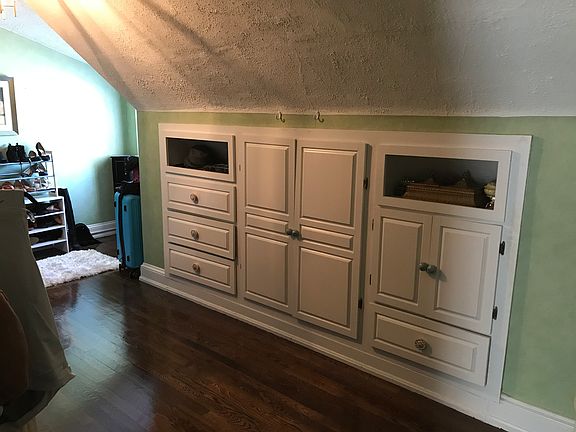 Converted to walking closet.