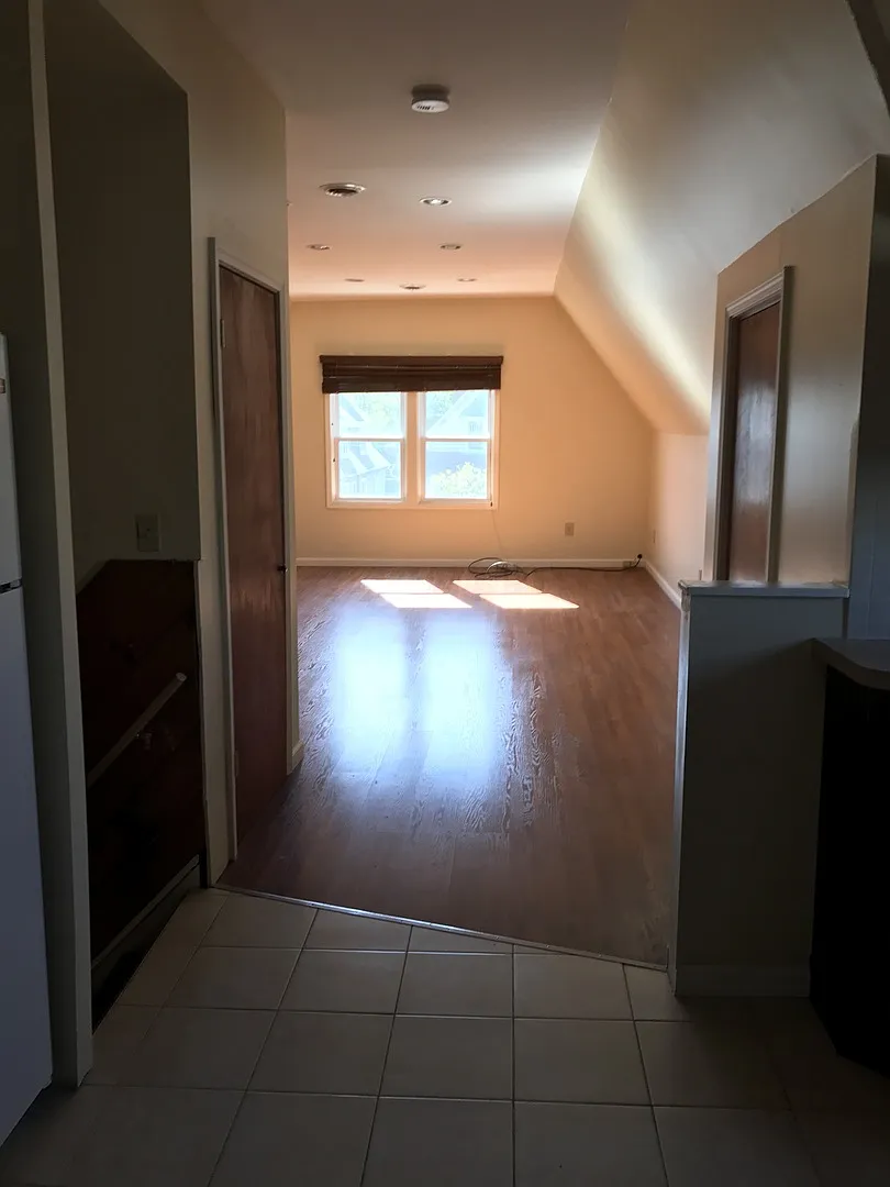 379 Bryant — Photo 3