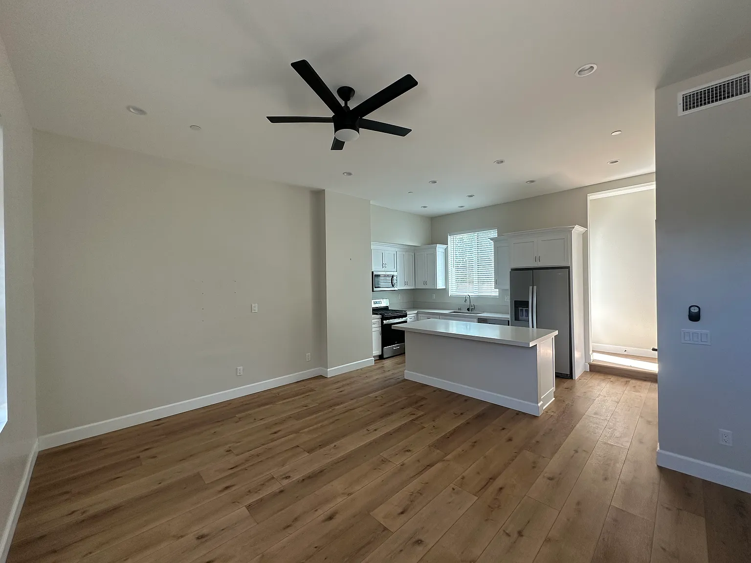 2 bed, 1200 sqft, $4,000 — Photo 2