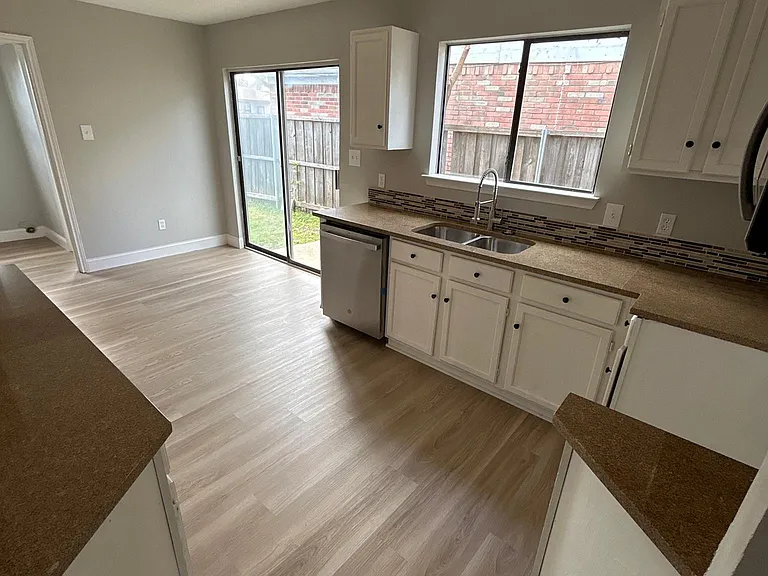 10348 Wood Heights Dr — Photo 3