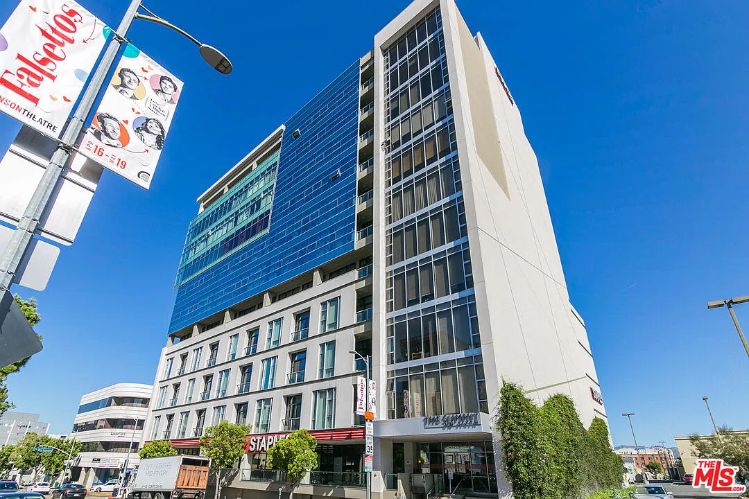 Building Photo - 3223 W 6th St #207