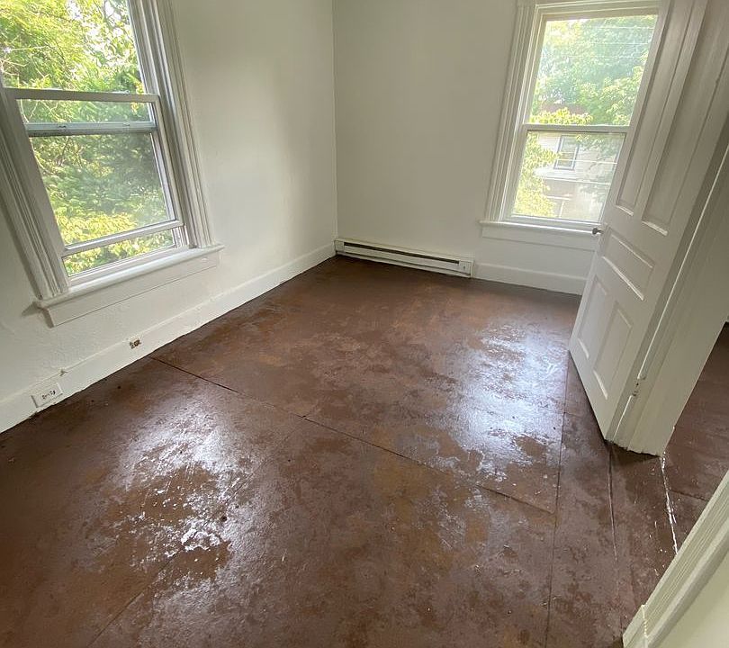 2nd image of 2241 Aragon St