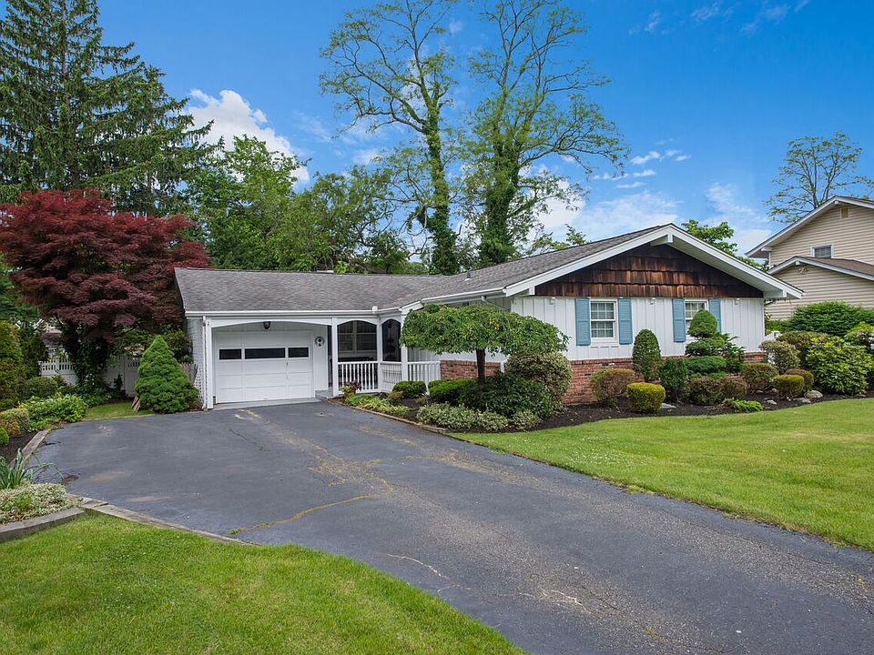 1st image of 10 Hawk Ln