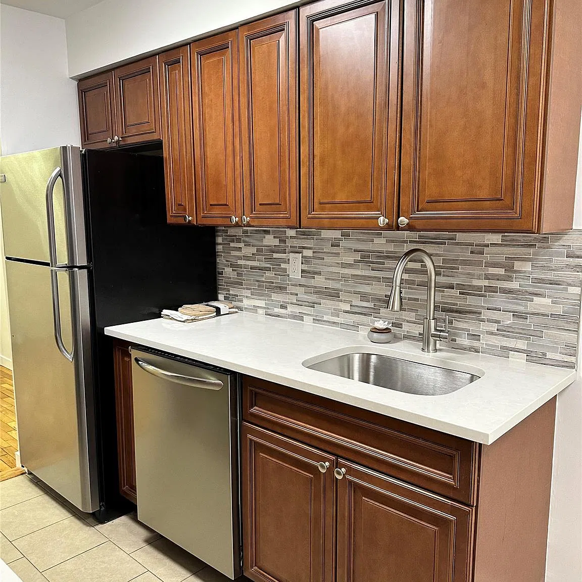 1 bed, 1.0 bath, 825 sqft, $2,275 — Photo 2