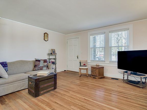 4th image of 1004 Murphy Street