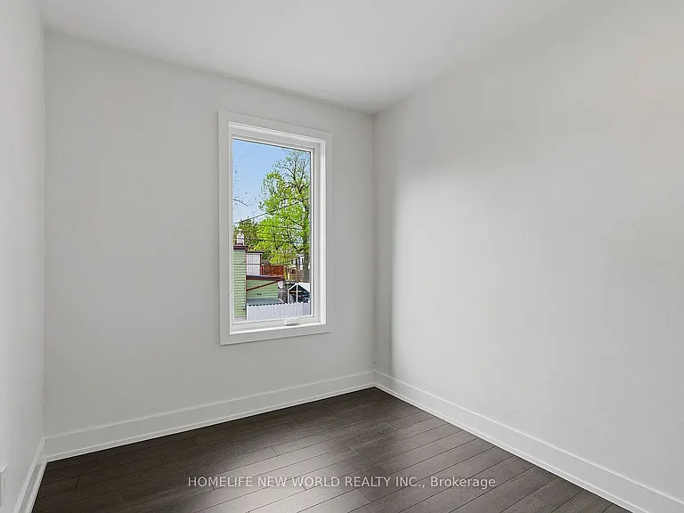 1842 Dundas St E — Photo 17