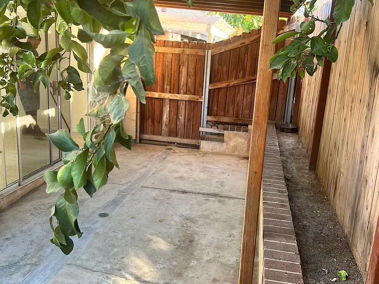 606 Parkview Dr — Photo 5