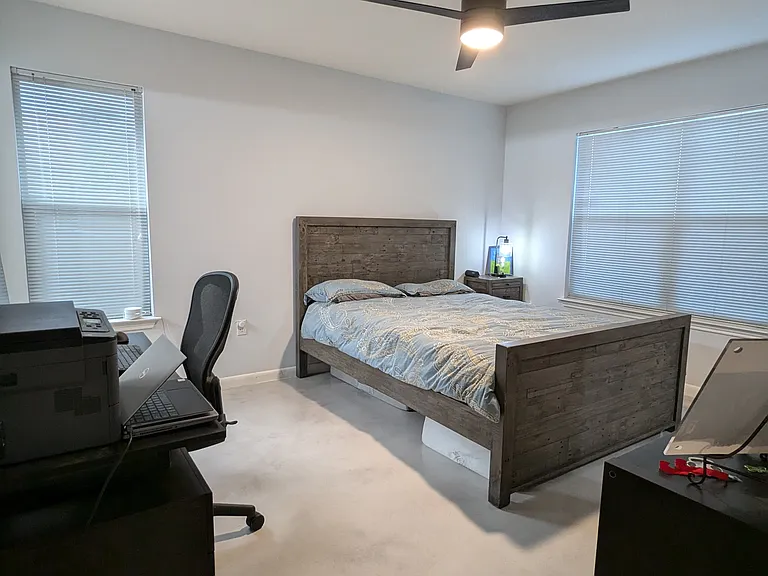 Huge master bedroom. You can see that it can easily fit the the bed and my huge office with my computer monitor and printer, and the shelves on the right of the picture, and still have enough walking room all over the bedroom