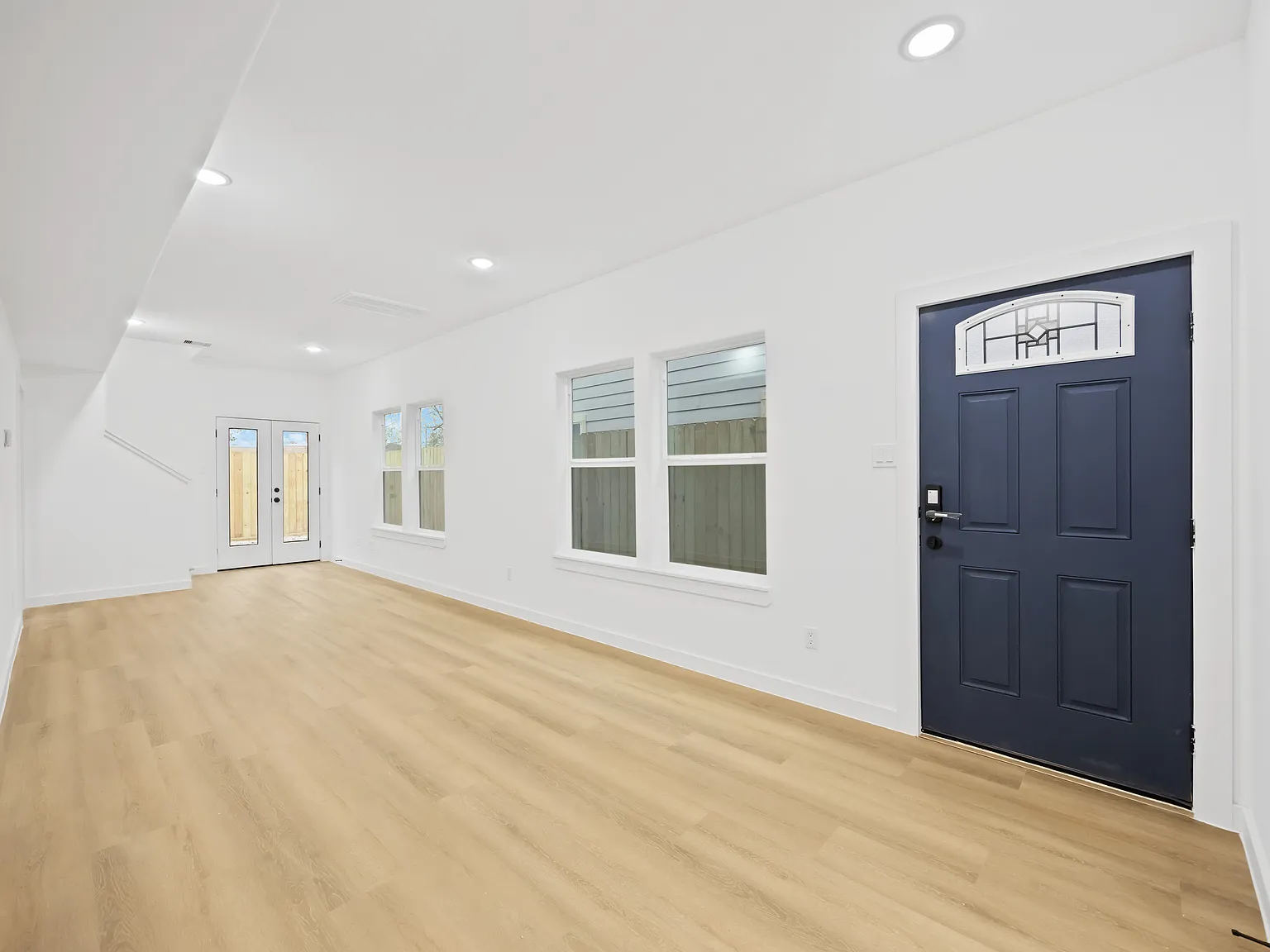 3 bed, 2.5 bath, 1600 sqft, $1,900 — Photo 3