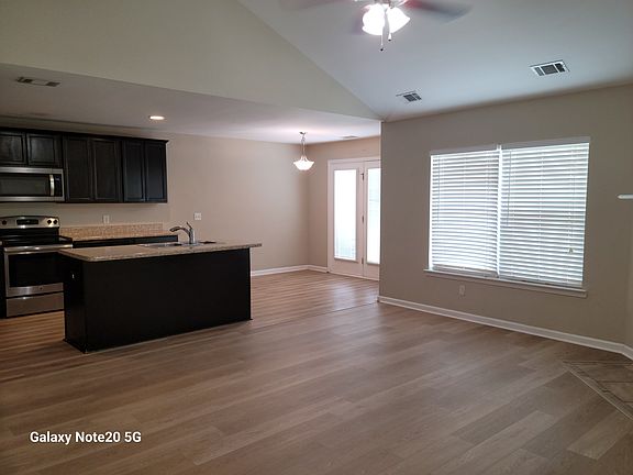 5th image of 104 Clydesdale Ct