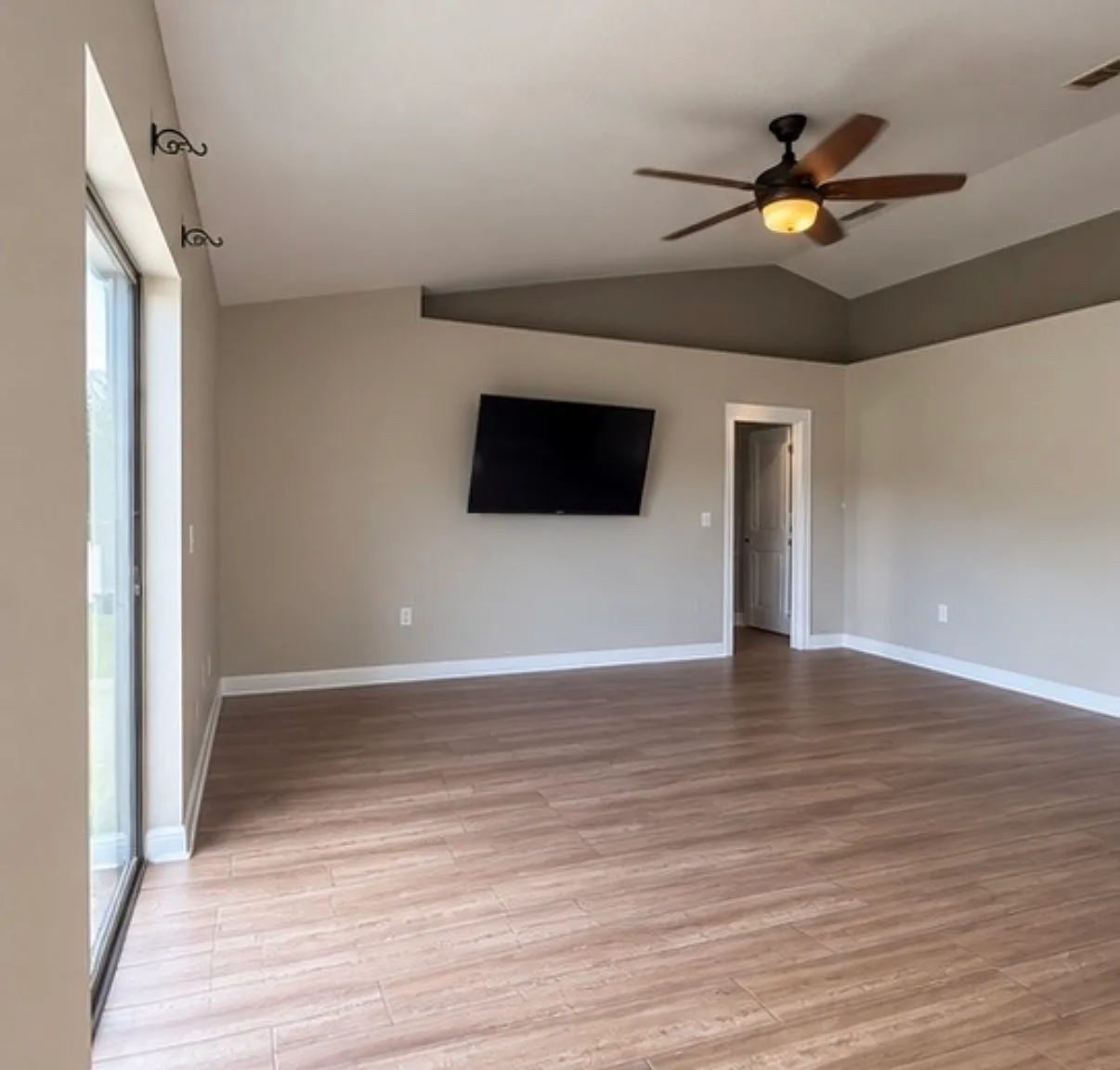 4 bed, 1537 sqft, $2,350 — Photo 3