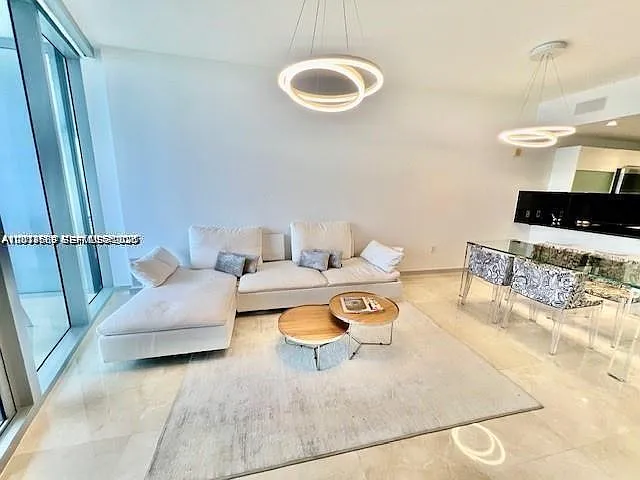 Jade Ocean Condo — Photo 4