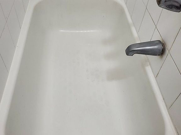 5th image of 316 E 6th St APT 4