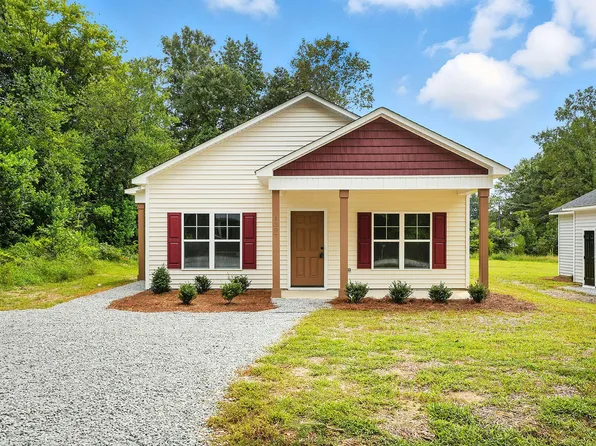 1307 S 14th St, Lillington, NC 27546