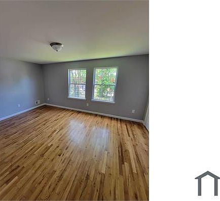 3rd image of 105 Willoughby St Floor 1