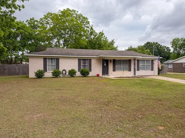 603 Carr Cir, Headland, AL 36345