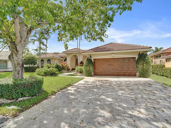 3rd image of 4869 Kensington Circle