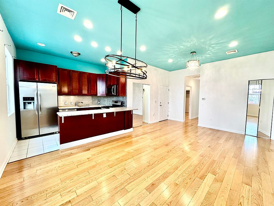 1st image of 606 Kennedy Blvd #1