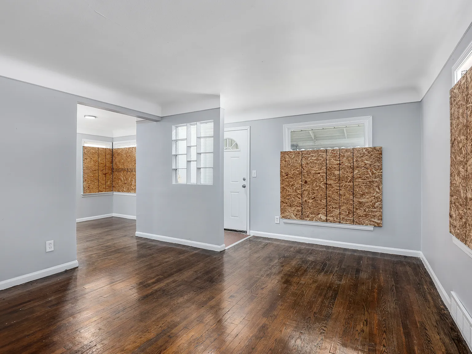 3 bed, 1085 sqft, $1,300 — Photo 2