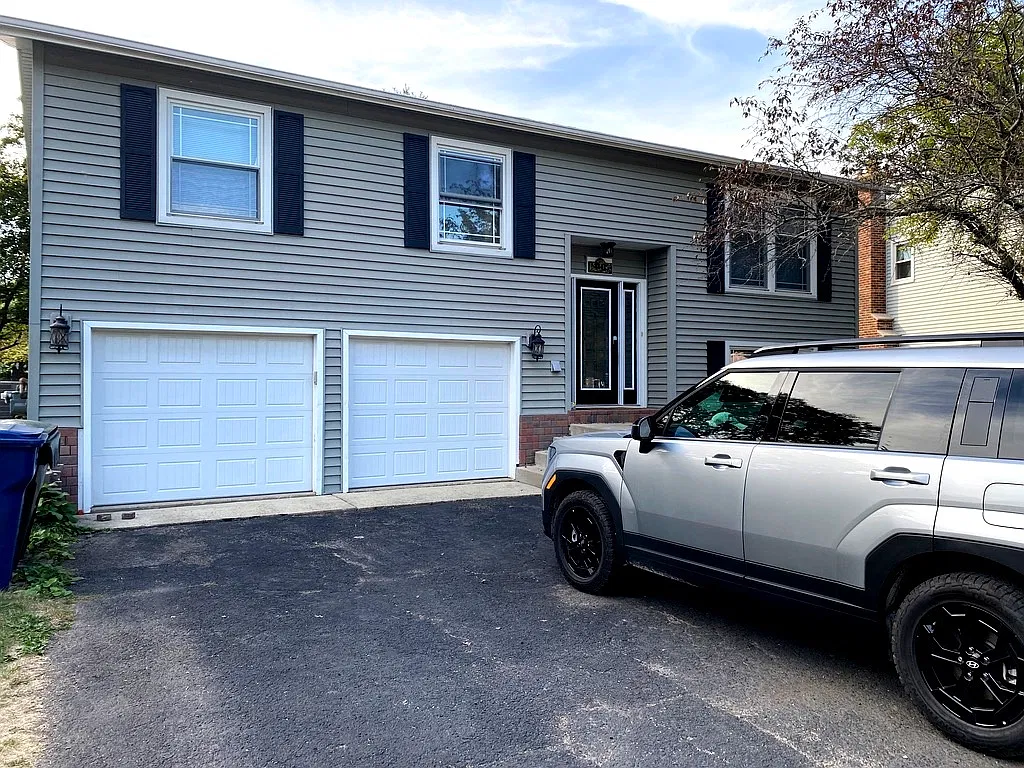 3 bed, 2063 sqft, $3,300 — Photo 1