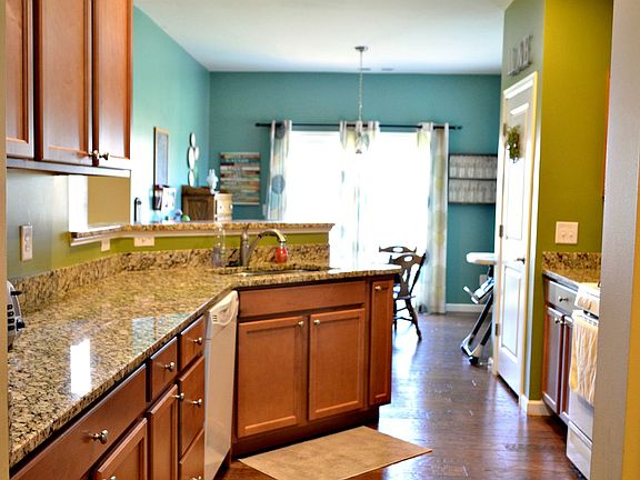 5th image of 439 Fannis Cir