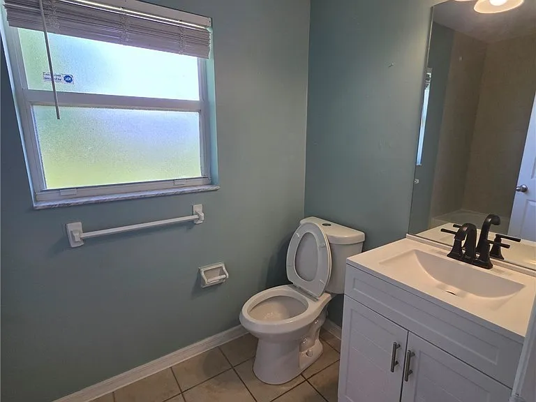 2422 Vernon Ave S — Photo 6