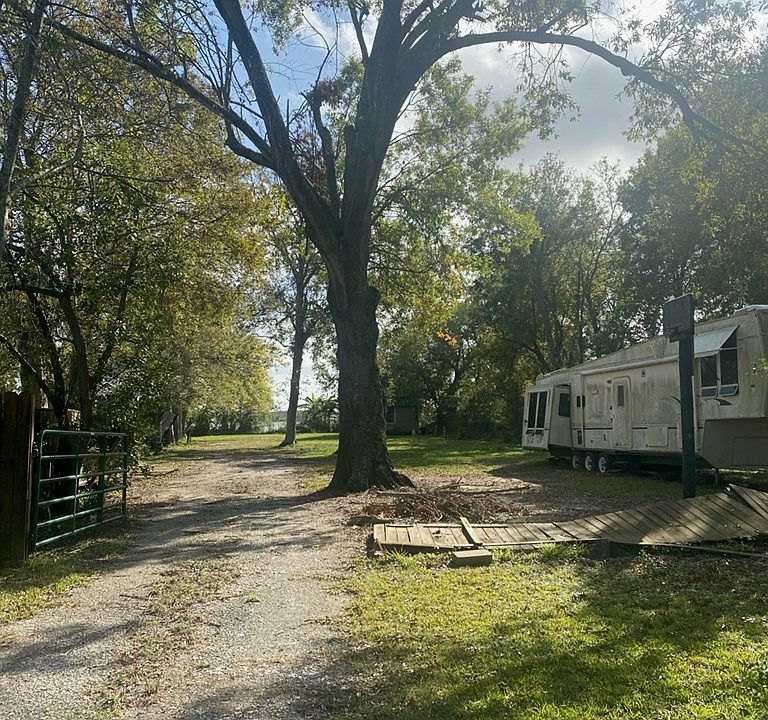 2nd image of 5014 S Garden Dr