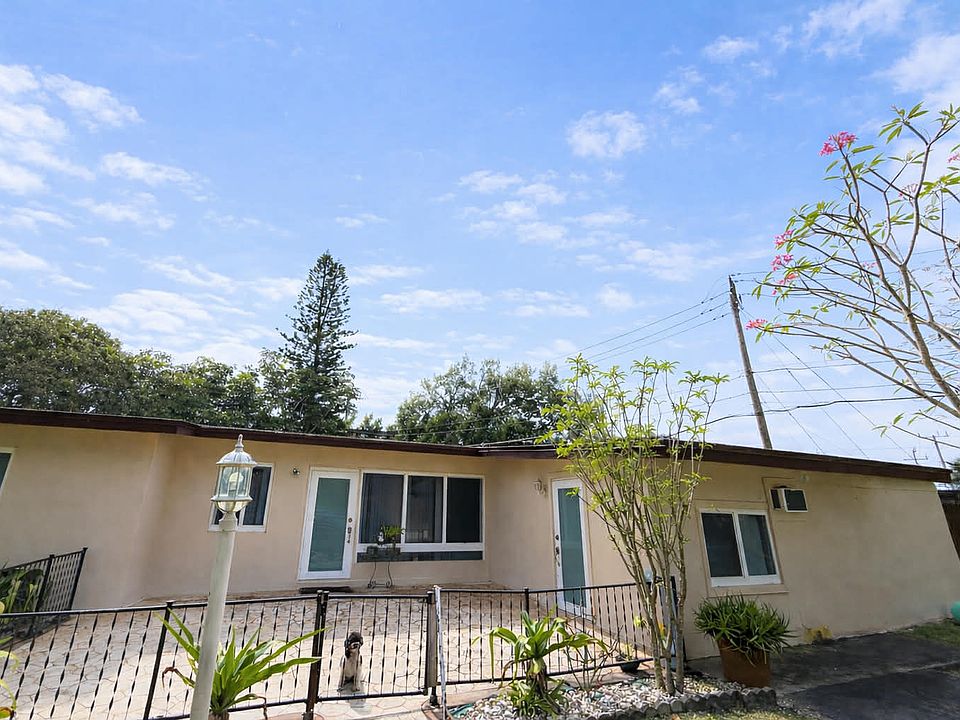 1st image of 1110 SW 42nd Ave