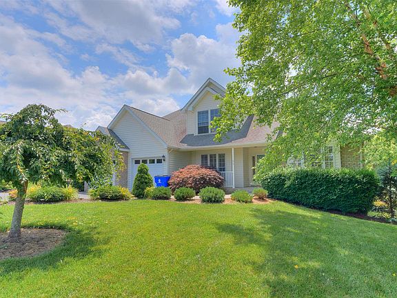 3rd image of 413 Wildflower Ln