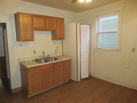 5th image of 915 Ferdinand Ave